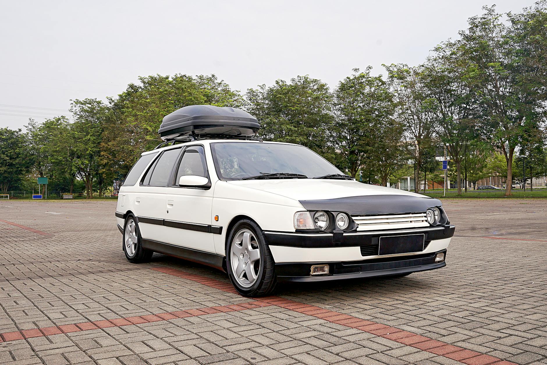 Jak bezpiecznie przewozić sprzęt sportowy w boxie dachowym – praktyczny poradnik dla kierowców z Warszawy i okolic