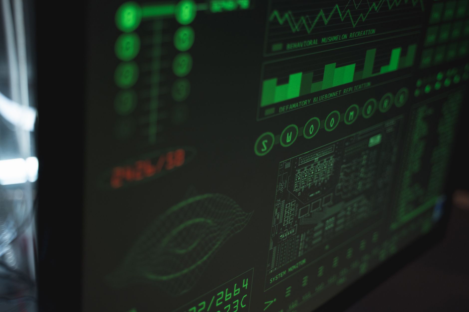 Zbliżenie na monitor z interfejsem cyberbezpieczeństwa w zielonych tonach Zbliżenie na monitor z interfejsem cyberbezpieczeństwa w zielonych tonach